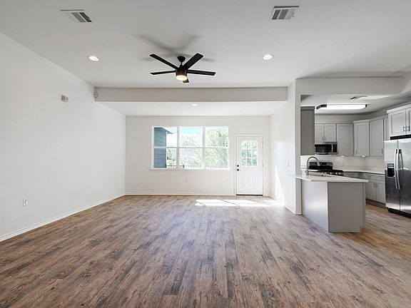 3rd image of 6101 Cherrylawn Cir