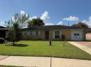 1327 Twin Falls Rd, Houston, TX 77088