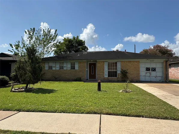 1327 Twin Falls Rd, Houston, TX 77088