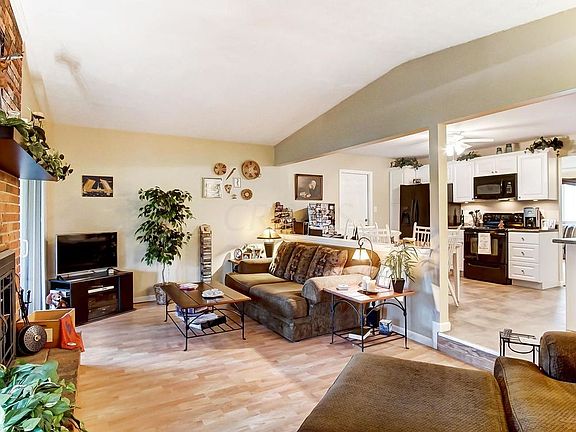 5th image of 725 Lakeland Dr