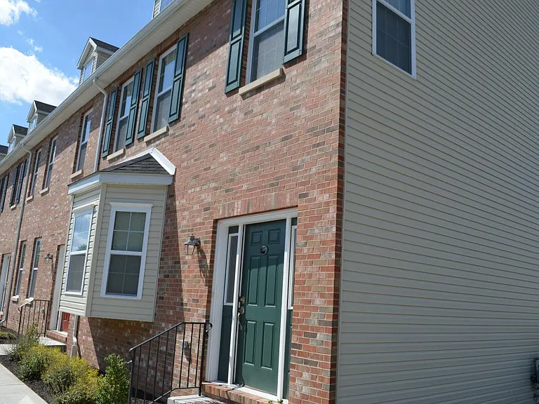4411 Riverview Ln — Photo 1