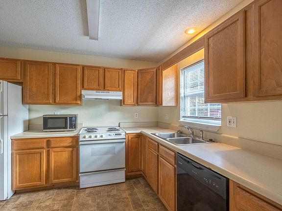 5th image of 2240 Forest Acres Dr