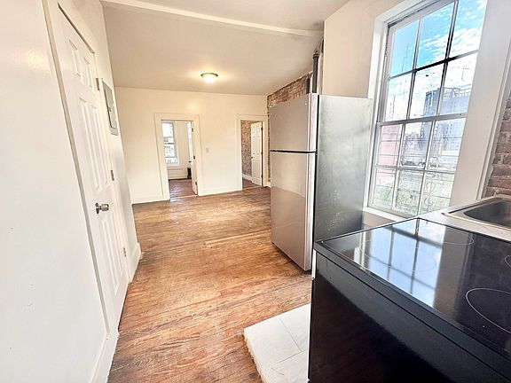 4th image of 305 E 109th St APT 20