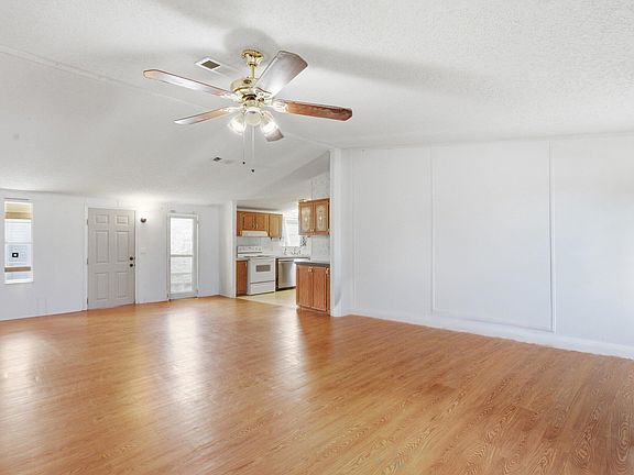 5th image of 407 NE 9TH Avenue