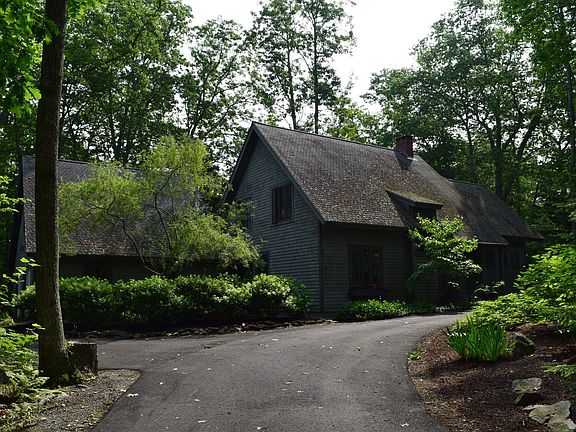 2nd image of 560 Bluff Rd