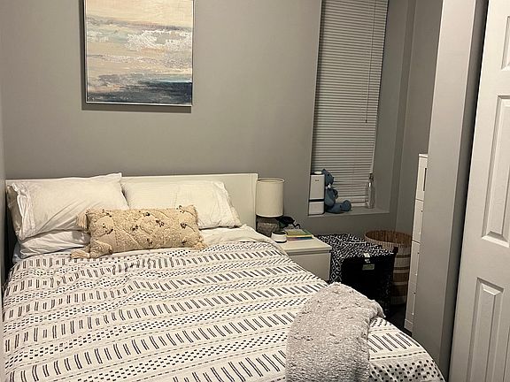 4th image of 1026 N Paulina St APT 1F