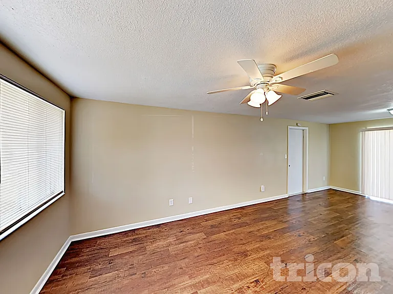 8213 Greenleaf Cir — Photo 2
