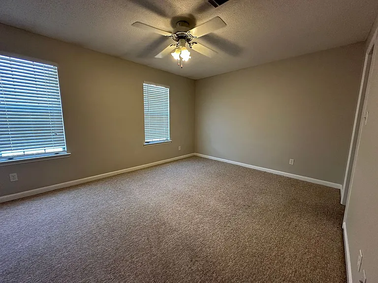 2448 Riverlook Dr — Photo 10