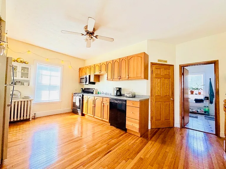 3 Foster St #2L — Photo 5