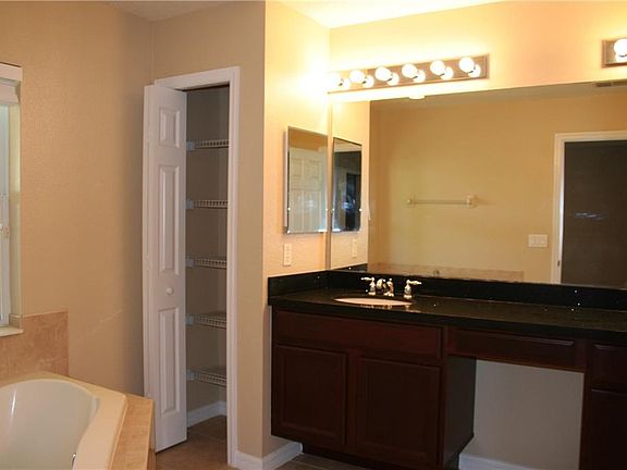 5th image of 4914 Luge Ln