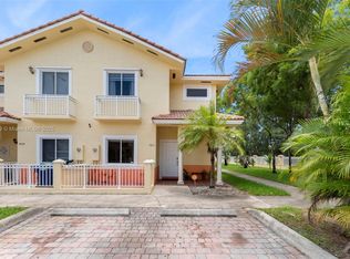 7423 NW 182nd St, Hialeah, FL 33015