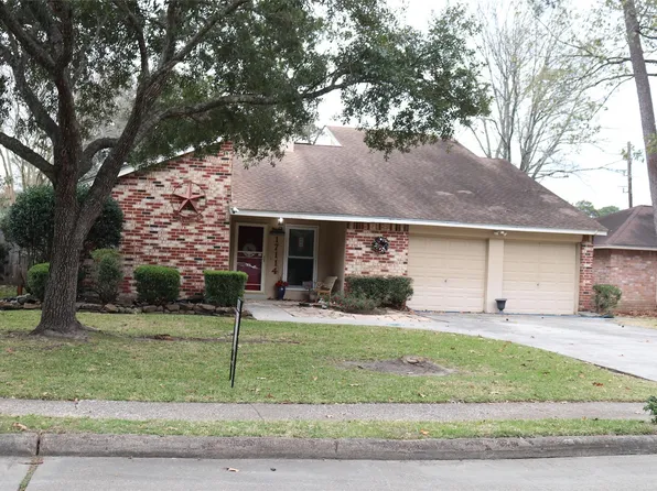 17114 Golf Club Dr, Crosby, TX 77532