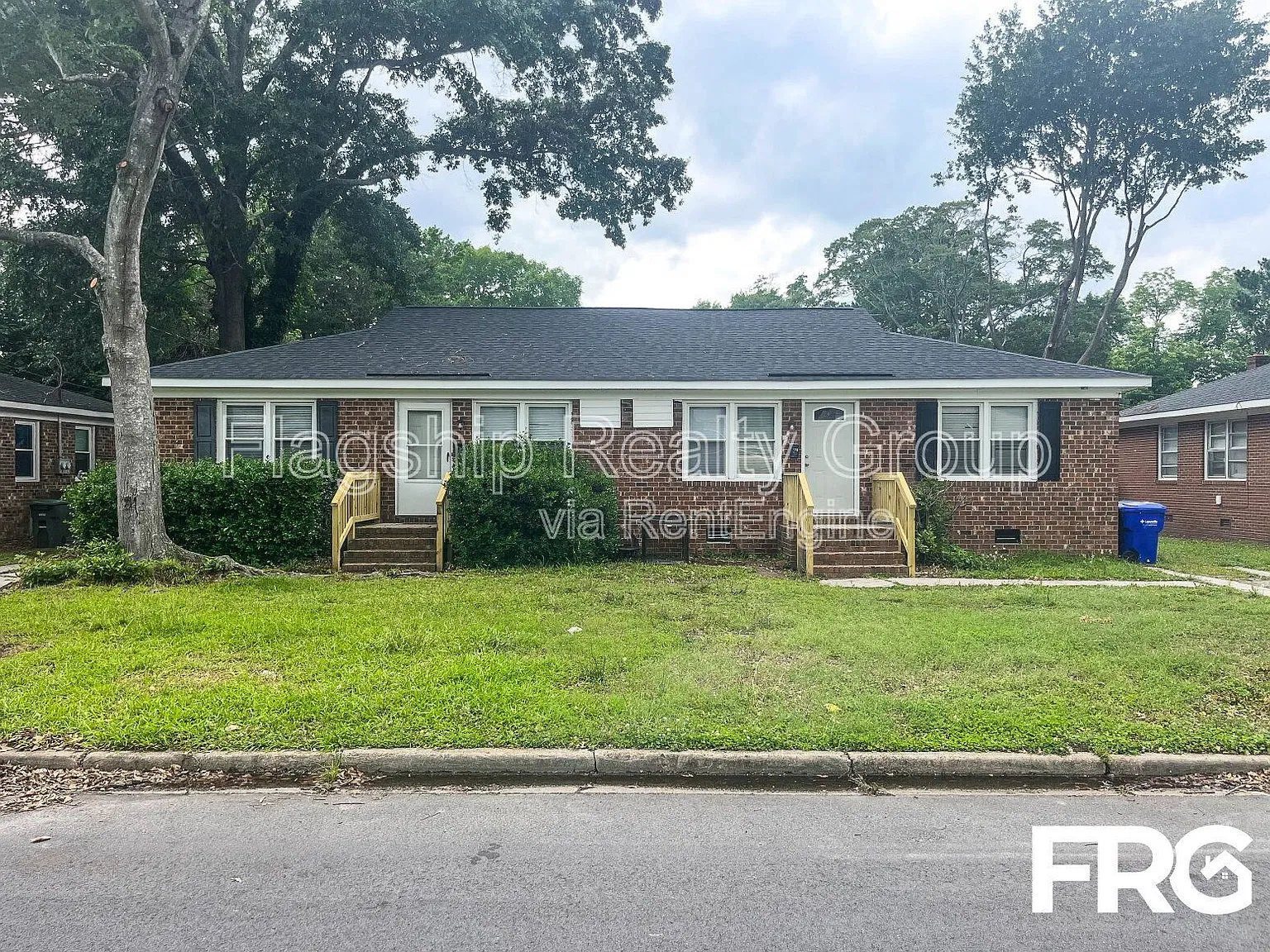 3 bed, 1.0 bath, 998 sqft, $1,295 — Photo 2