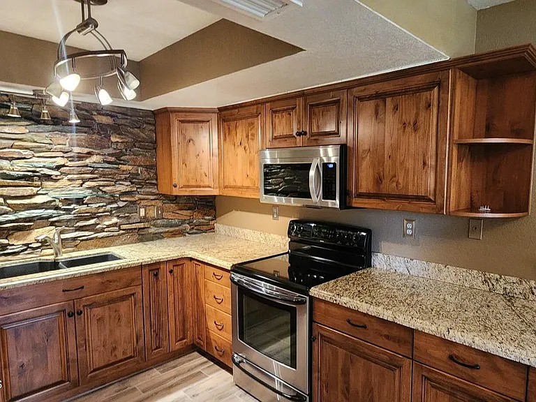 9100 E Winchcomb Dr — Photo 4