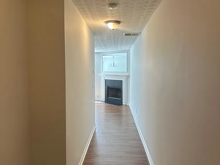 2065 Manhattan Pkwy — Photo 2