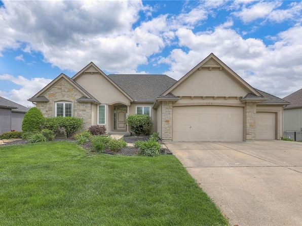 129 SE Chelsea Dr, Lees Summit, MO 64063