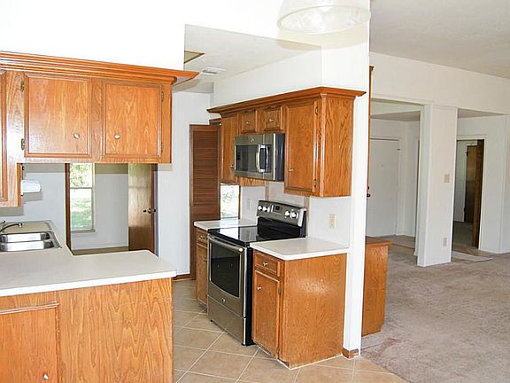 4th image of 2535 Willow Dr