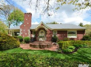 1 Farragut Pl, Huntington, NY 11743