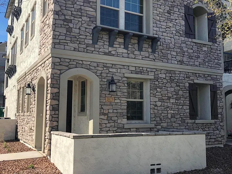 2675 S Balsam Dr — Photo 2