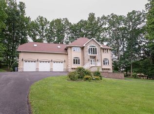 12 Mountain Laurel Ln, Farmington, PA 15437