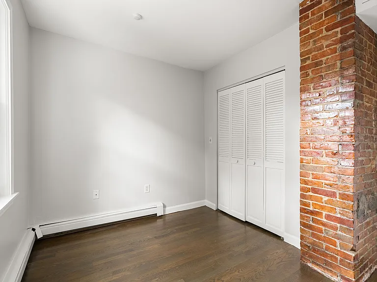 218 W 7th St #2 — Photo 18