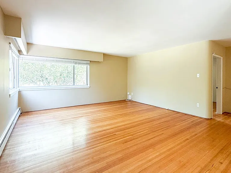 461 W 16th St #102 — Photo 11