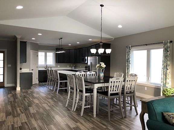 3rd image of 408 Redbud Ln