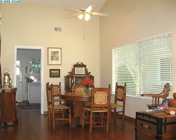 2nd image of 139 Lawnview Cir