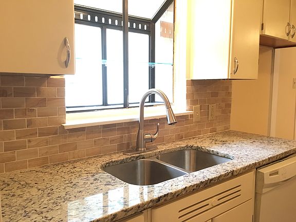 5th image of 207 Antrim Dr