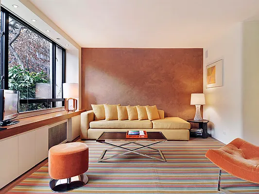 Sold by Sotheby's International Realty | media 10