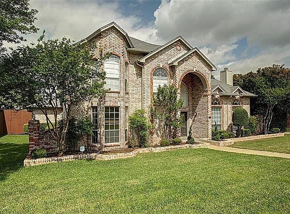 2nd image of 7209 Royal Crest Ln