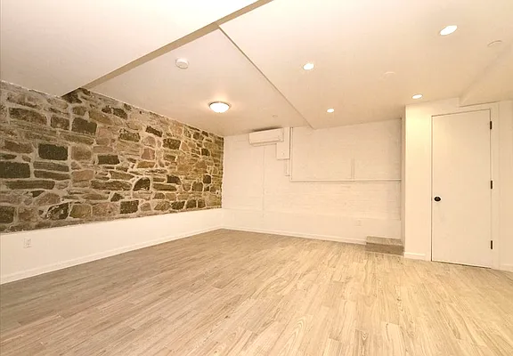 Rented by REAL New York | media 14