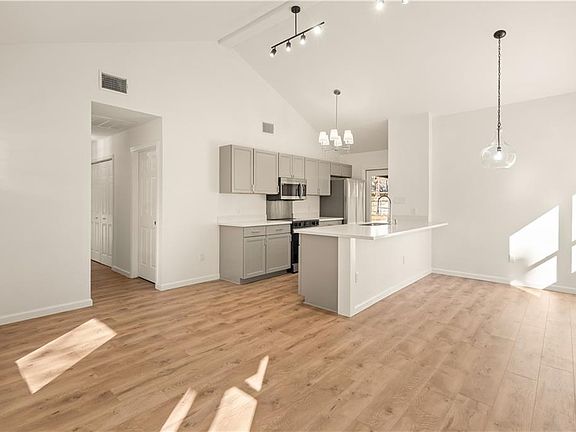 5th image of 871 Forest Loop