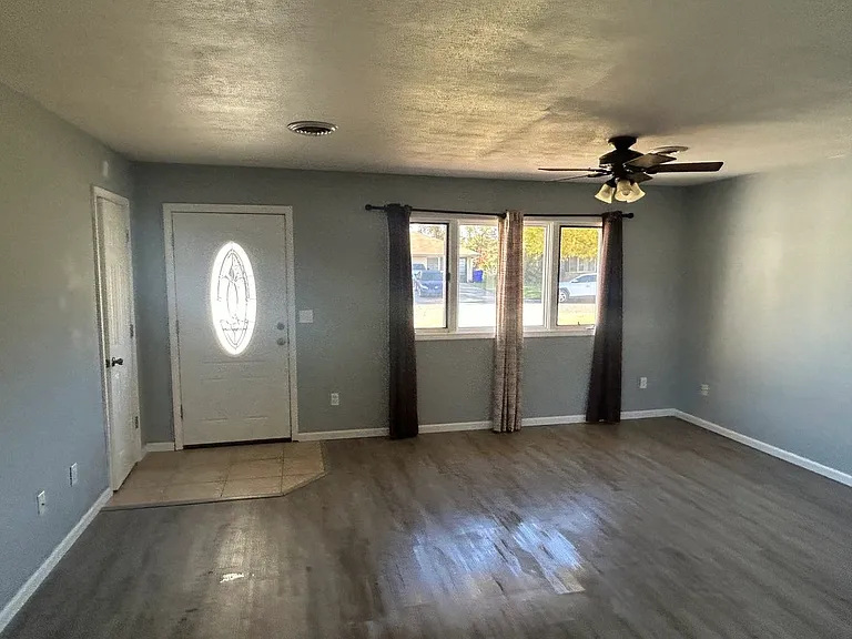 1320 Parkside Dr — Photo 11