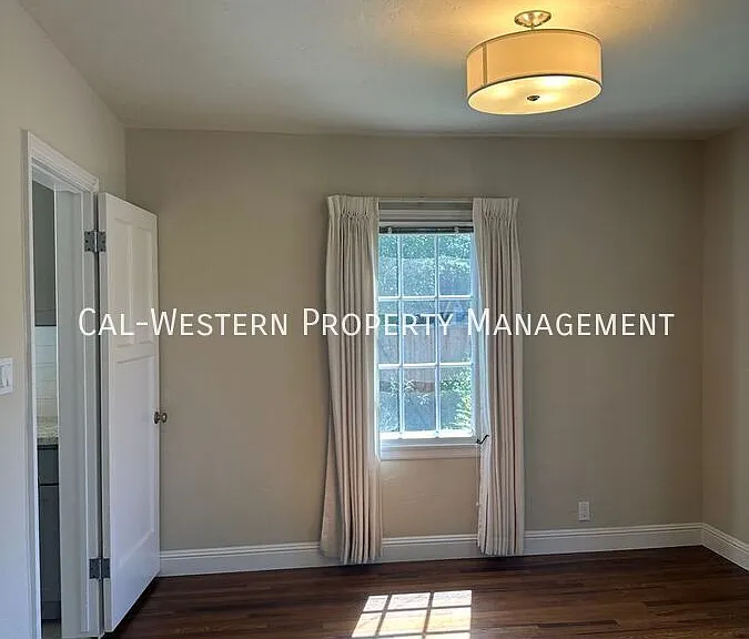 1385 Newport Ave — Photo 12