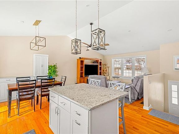 3rd image of 180 Bertenshaw Rd