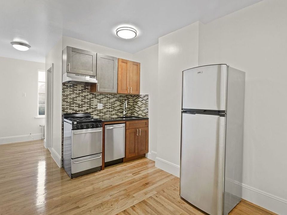 1st image of 253 Bleecker St #1A