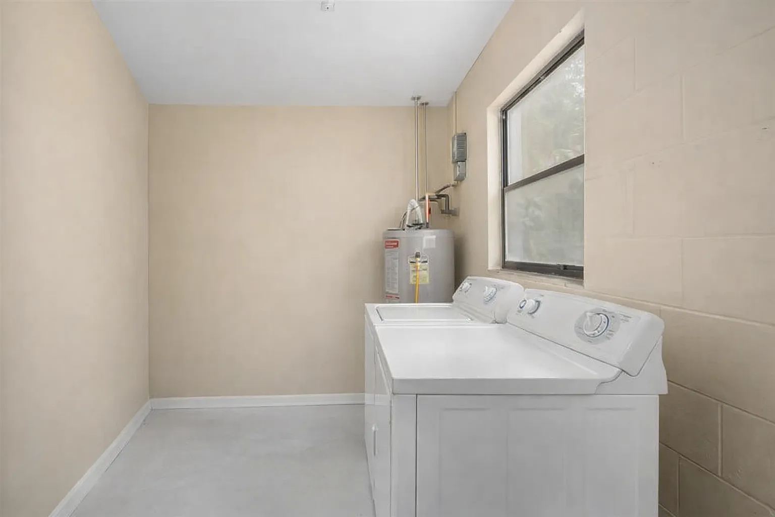 42 Pine Cir — Photo 2