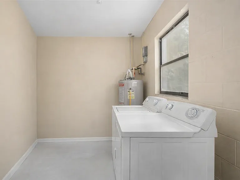 42 Pine Cir — Photo 2