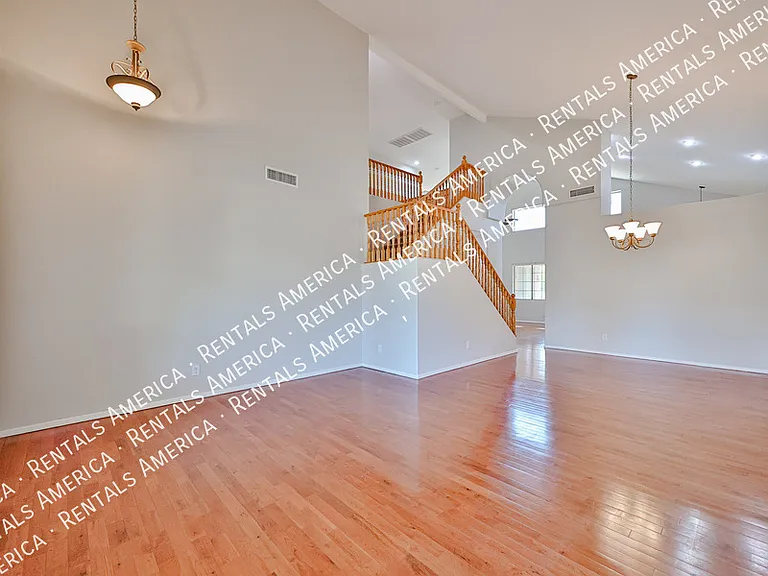 9710 S 45th Ave — Photo 6
