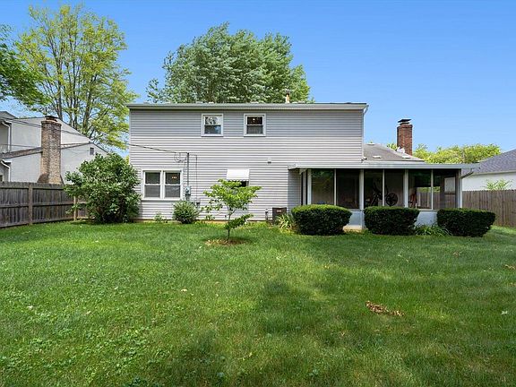 3rd image of 6845 Carrousel Dr S