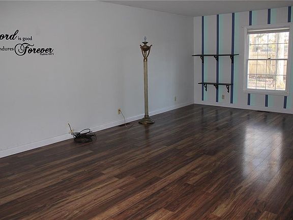 2nd image of 2613 W Chelsea Dr