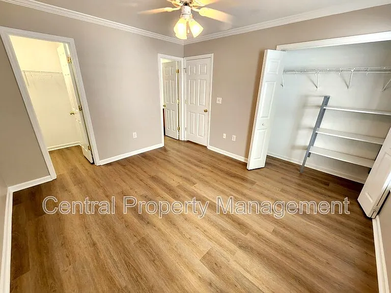 303 Rexford Dr — Photo 10
