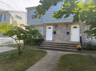 62 Hickory Rd #B, Port Washington, NY 11050