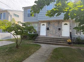 62 Hickory Rd, Port Washington, NY