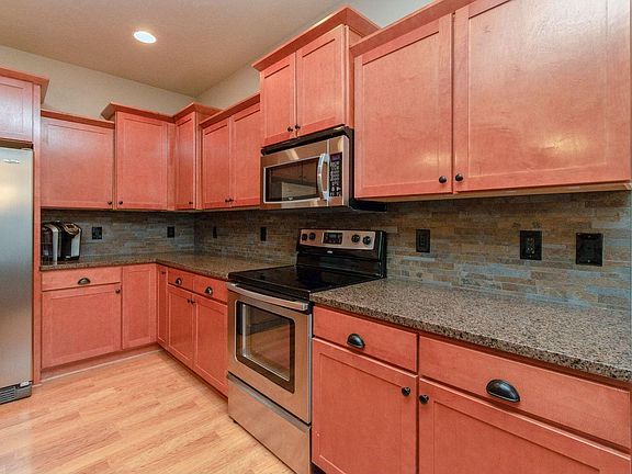 4th image of 175 NE Gracewood Dr