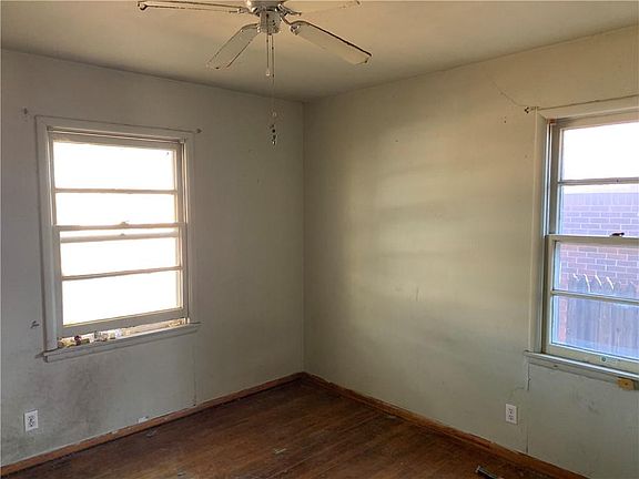 5th image of 1116 SW 52nd St