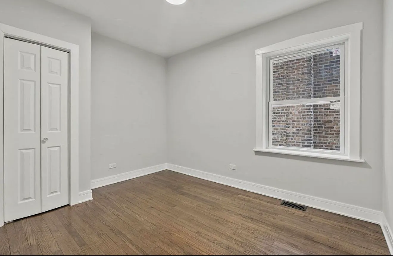 3 bed, 1000 sqft, $2,000 — Photo 4