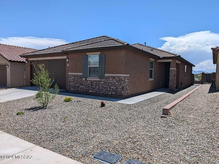 2195 W Desert Topaz Way — Photo 2