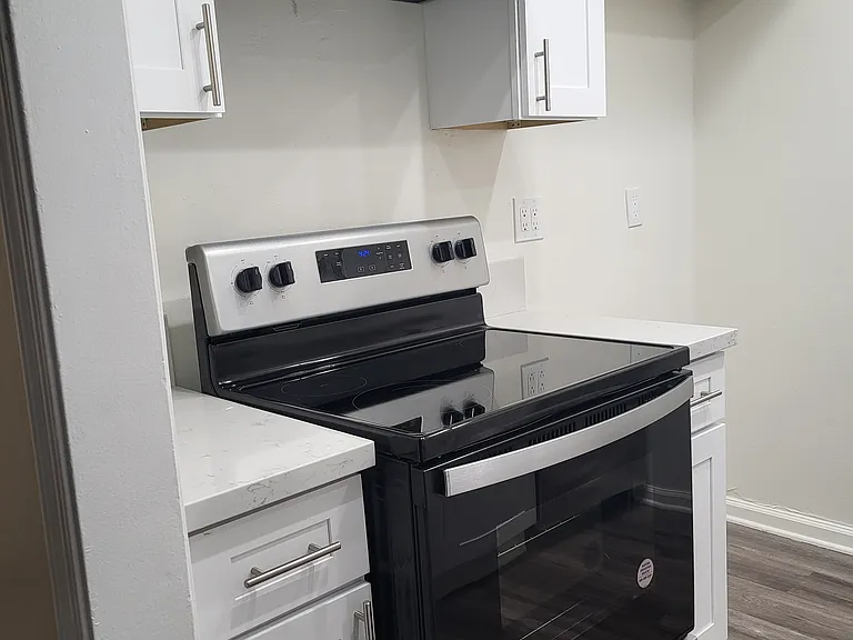 Chateau Gardens Apartments — Photo 7